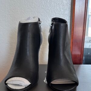 Vince Camuto Black Azalea Leather Heels size 8.5